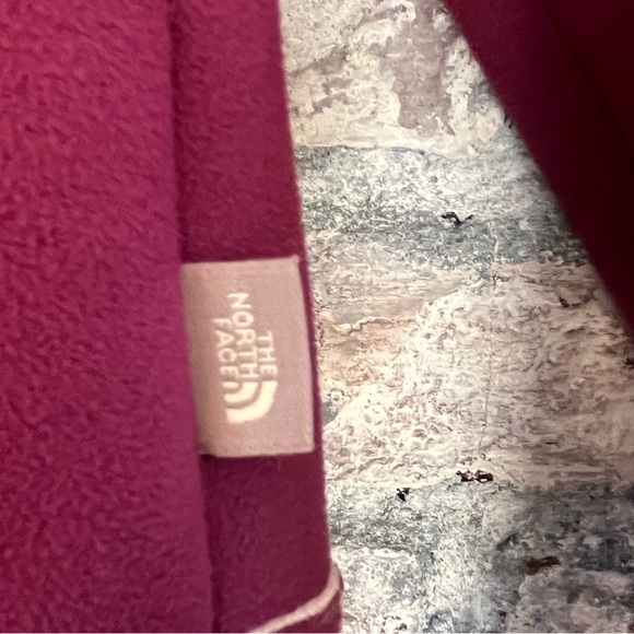 The North Face Maroon Jacket with Cream Sherpa Fleece Lining/Accents excell cond - Picture 9 of 9